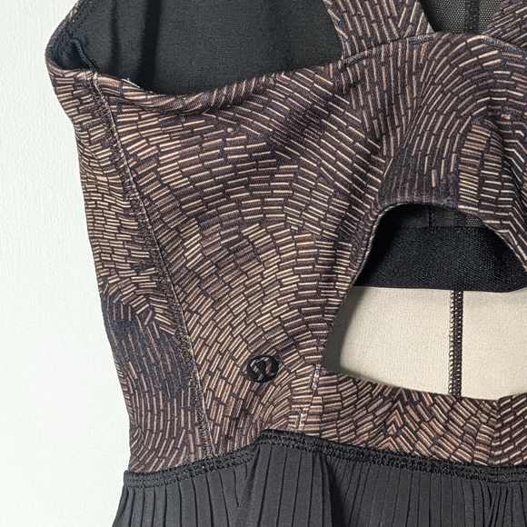 Lululemon City Tank Peplum To Golden Goddess Cashew Black Women's - Picture 6 of 11